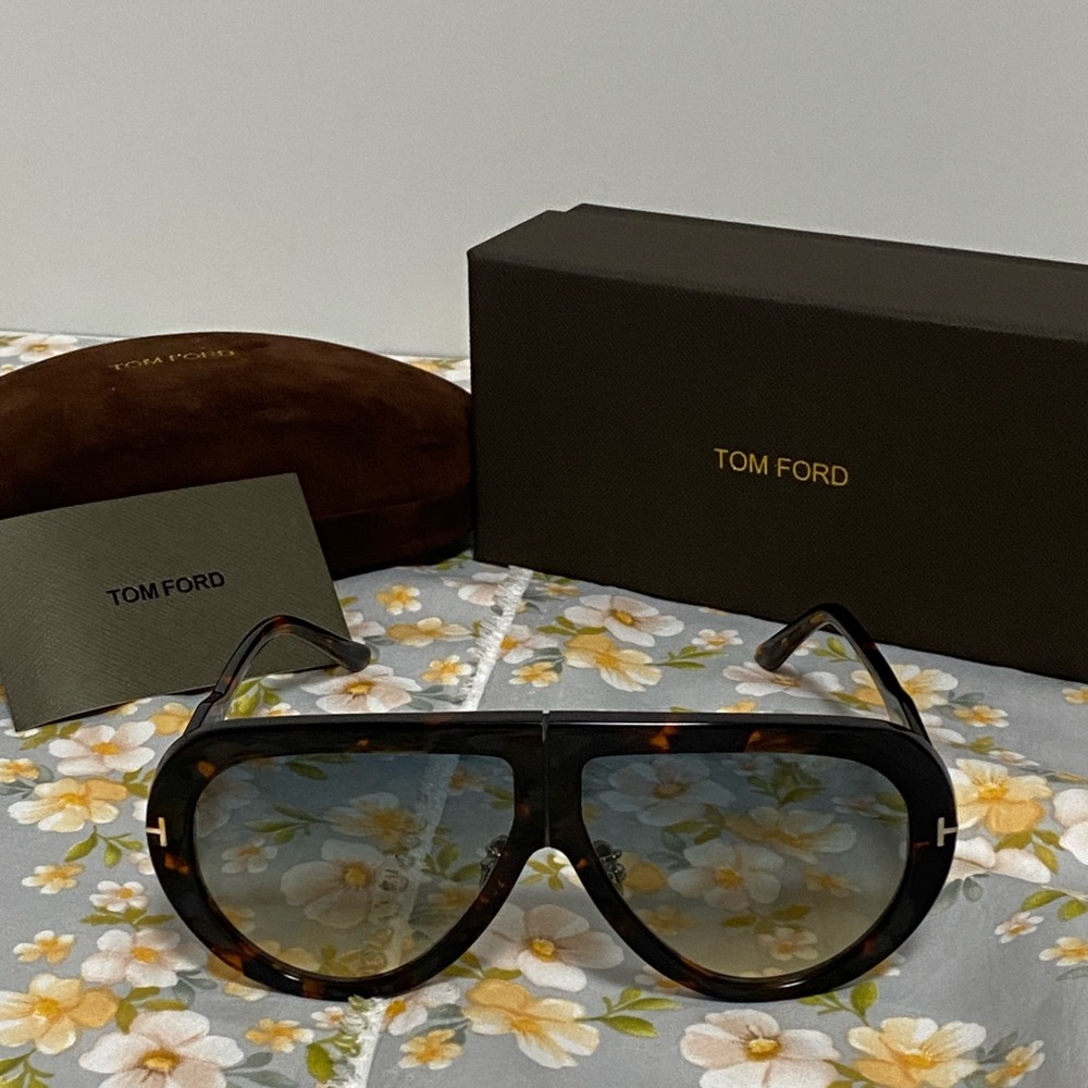 Tom Blue and Yellow Lens
Sunglasses - Picture 6 of 9